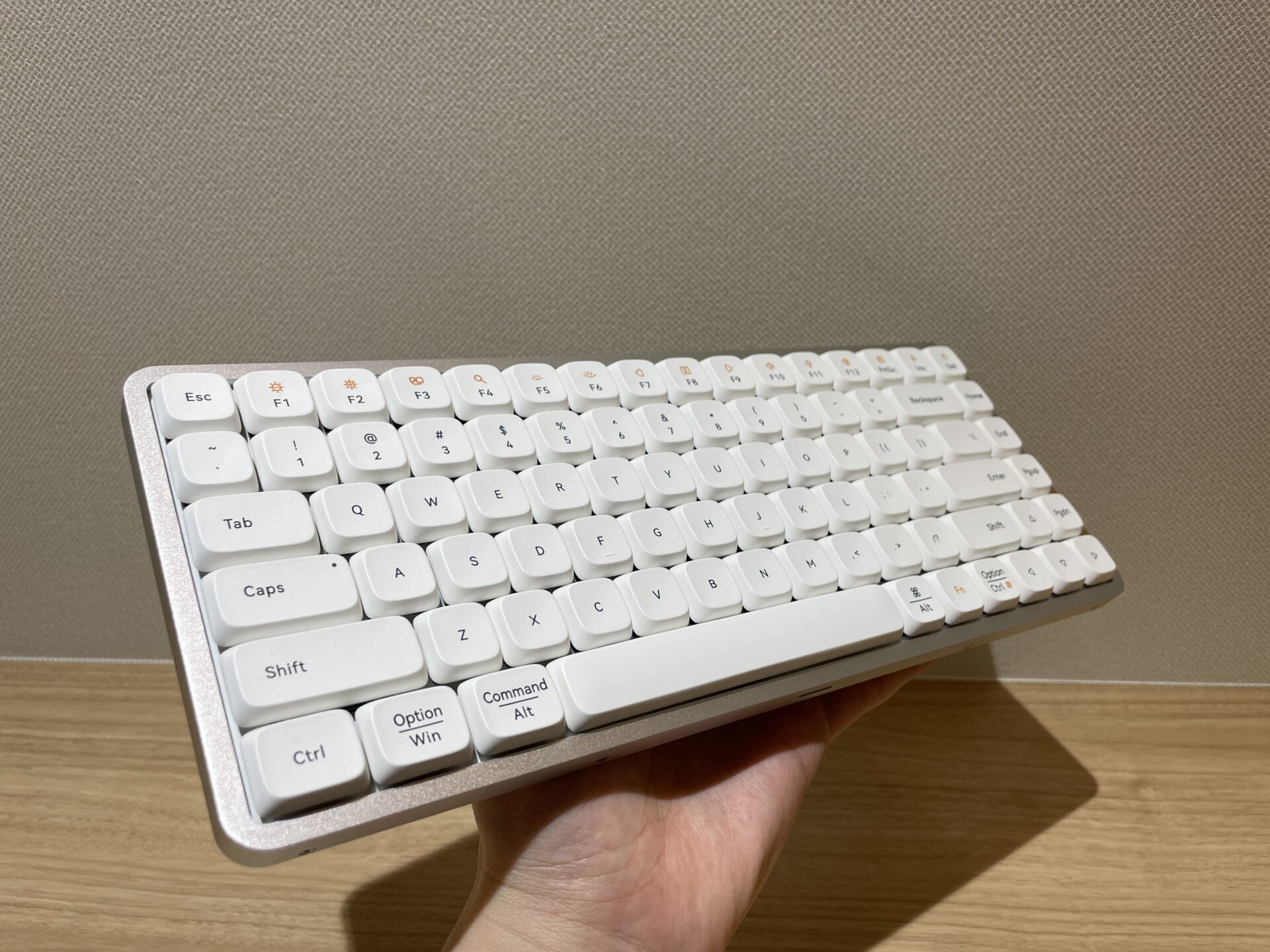 Lofree FLOW シルバーホワイトキーボード 本体 Lofree Flow レビュー：究極のタイピング体験をもたらすミニマル