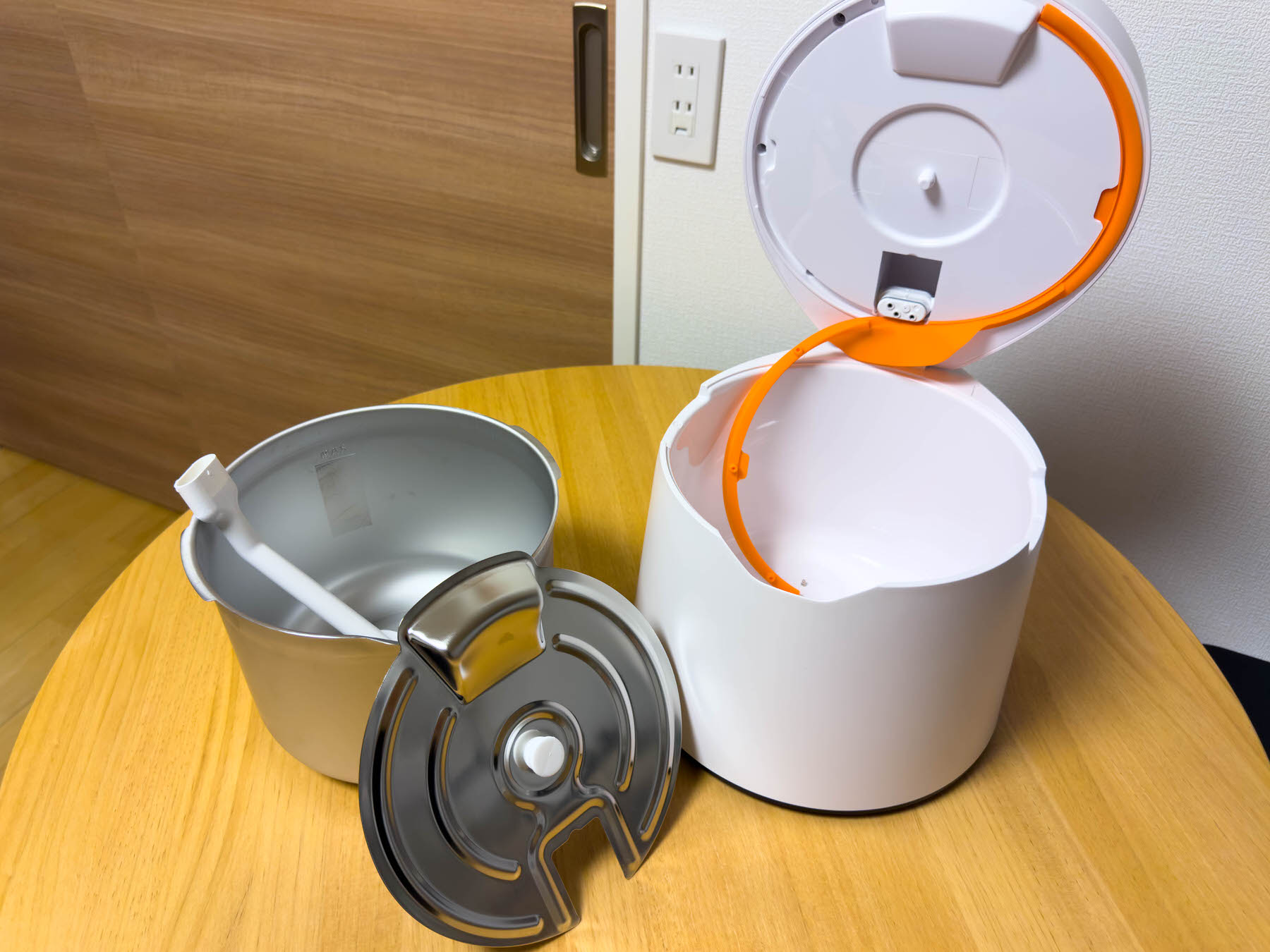 加湿器の悩みを全て解決！煮沸消毒できる超音波加湿器「Carepod」が