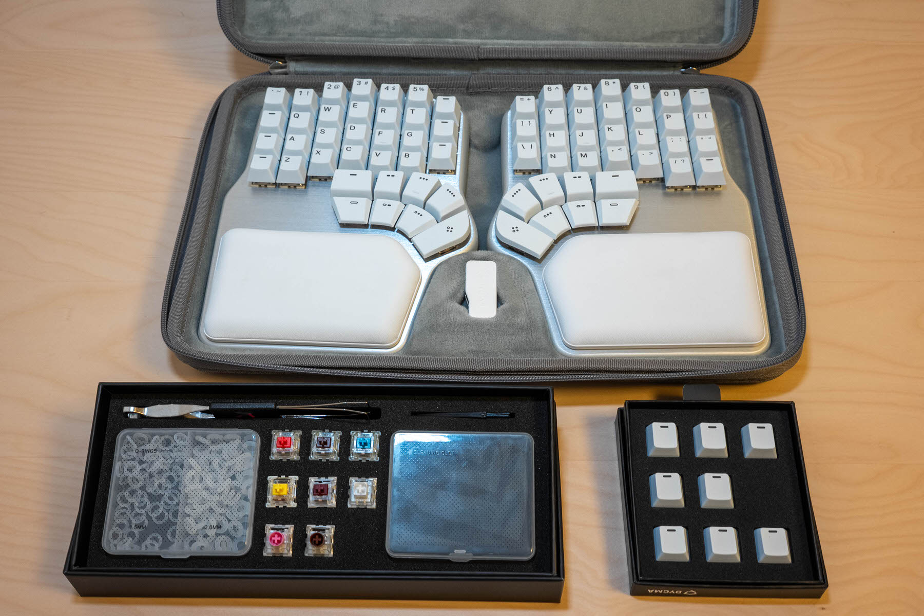 左右分割・オーソリニア・テンティング内蔵！全部入りエルゴキーボード