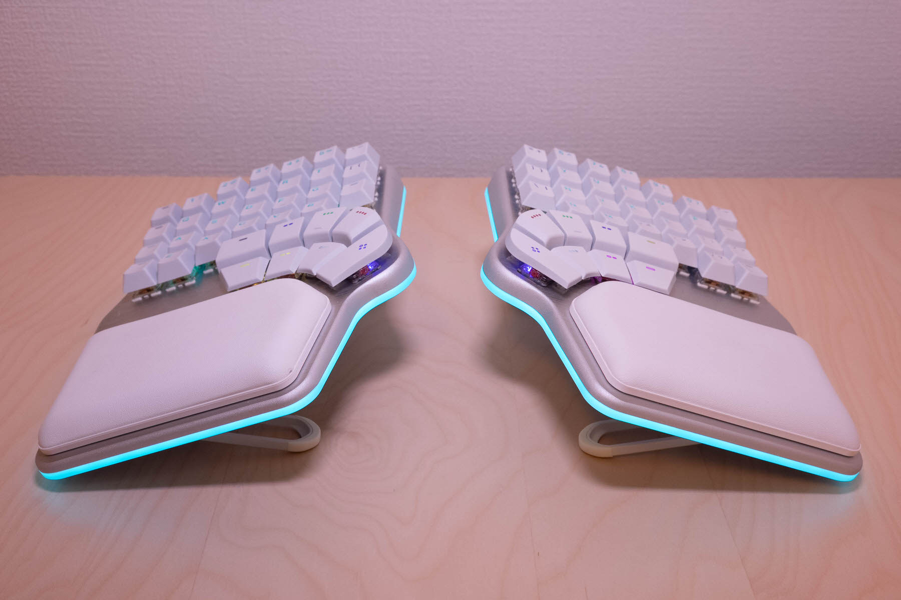 左右分割・オーソリニア・テンティング内蔵！全部入りエルゴキーボード