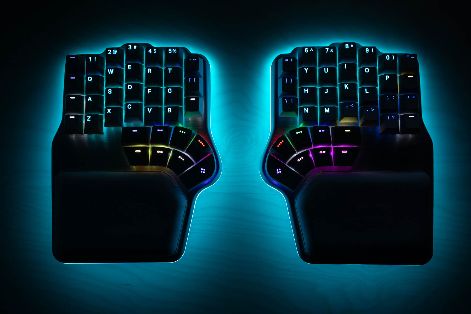 左右分割・オーソリニア・テンティング内蔵！全部入りエルゴキーボード