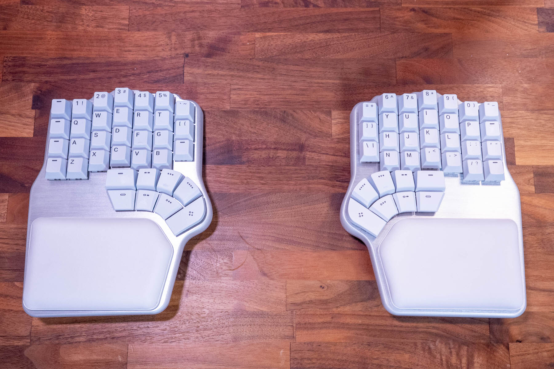 Dygma Defy キーボード　左右分割　左右分離　分割キーボード 左右分割・オーソリニア・テンティング内蔵！全部入りエルゴキーボード