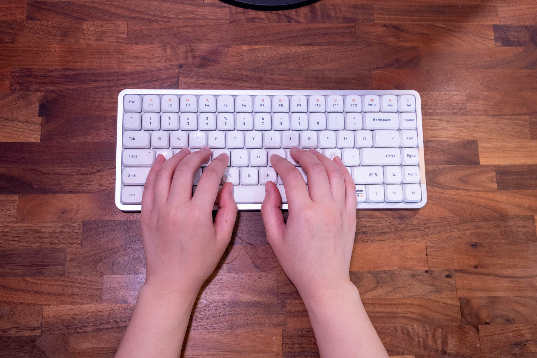 Dygma Defy キーボード　左右分割　左右分離　分割キーボード 左右分割・オーソリニア・テンティング内蔵！全部入りエルゴキーボード