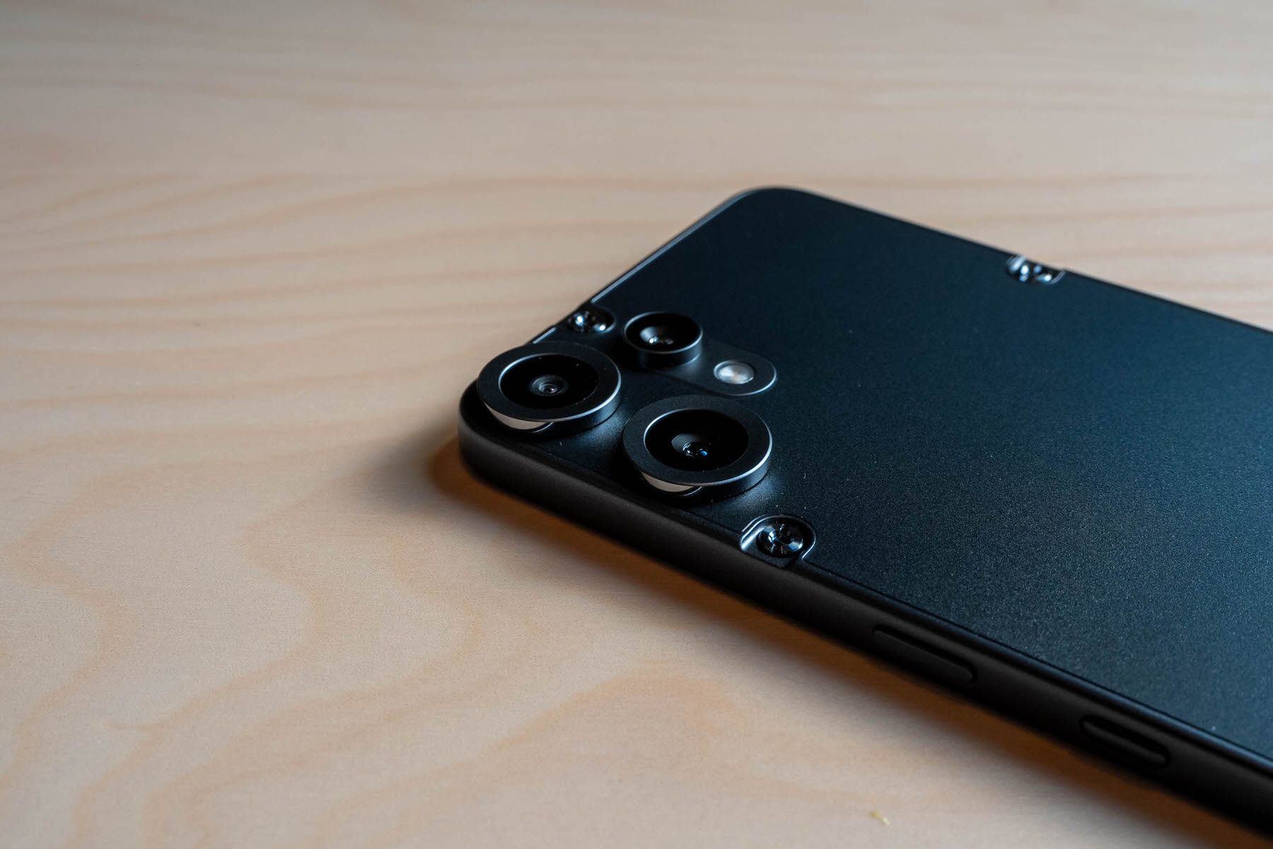 CMF Phone 2 Pro 徹底レビュー：カメラ良し・デザイン良し・eSIMお